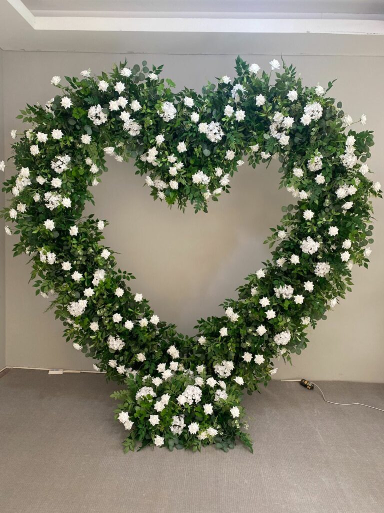 A016  hot sale greenery backdrop floral heart shaped arch for wedding deocor