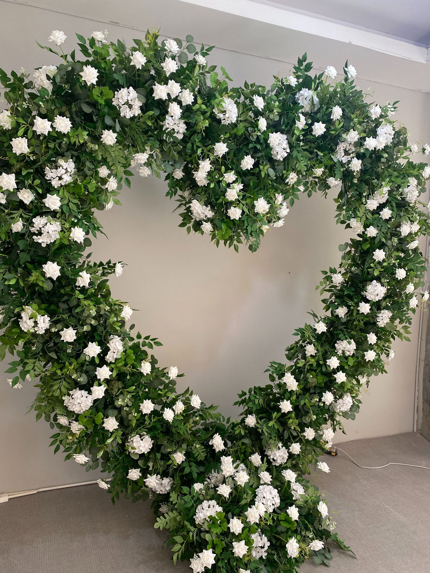 A016  hot sale greenery backdrop floral heart shaped arch for wedding deocor